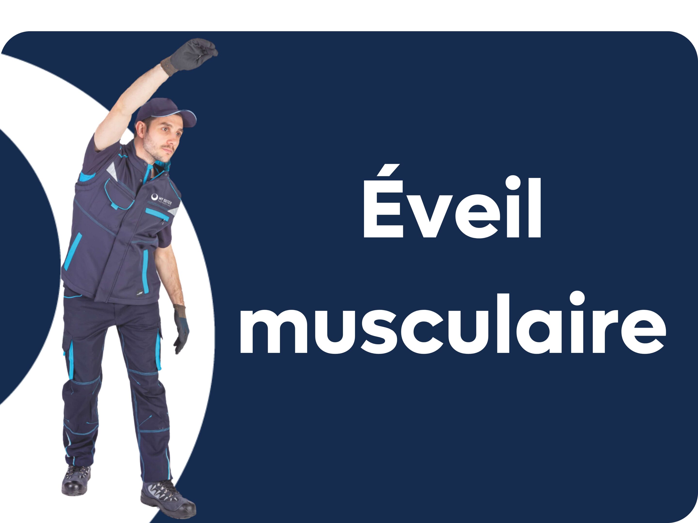 Homme en train de pratiquer le réveil musculaire en levant un bras vers le ciel, il est à gauche dans un demi cercle blanc sur fond bleu marine