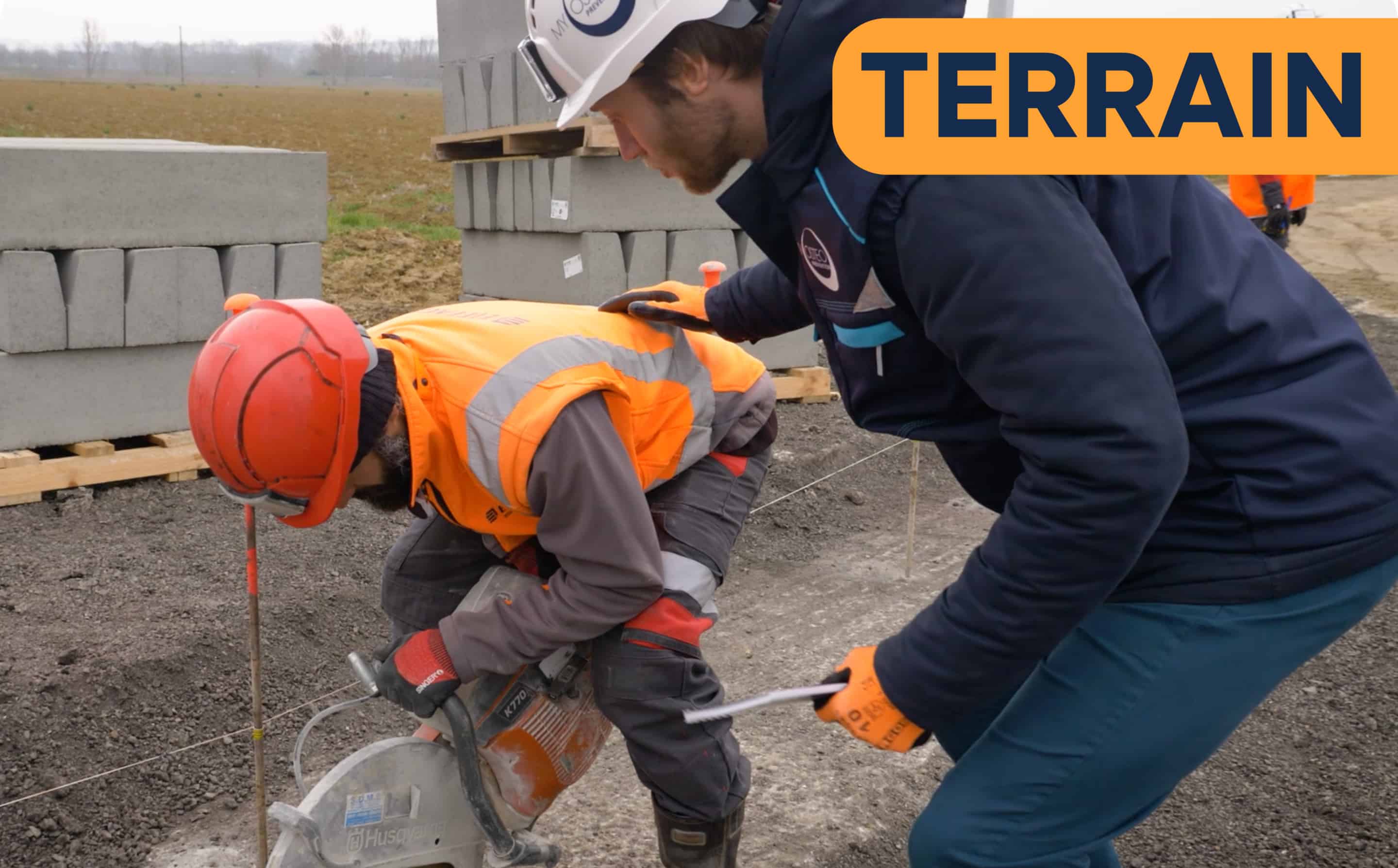 séance de formation gestes et postures en entreprise (terrain)
