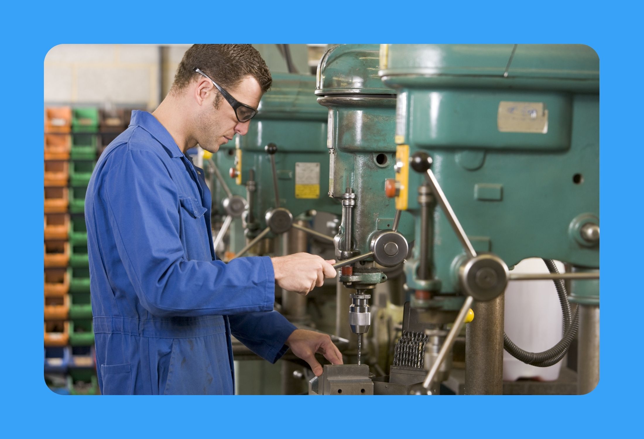 opérateur industrie travaillant debout